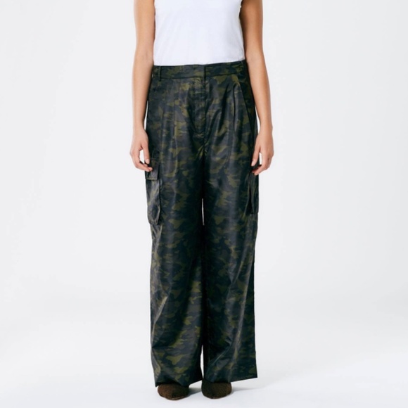 Tibi Pants - Tibi Tech Camouflage Cargo Stella Pant  | Army Green | Size 6